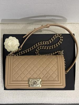 Chanel boy medium